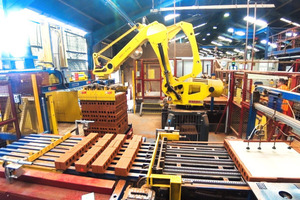  »1 General view of the packaging robot and positioning pusher 