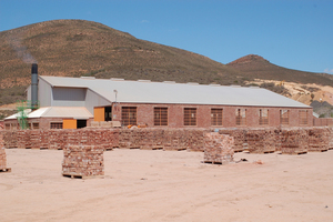  »4 Clamp kilns at Worcester Brick in the Western Cape of South Africa were using 129 grams of coal per kg of fired brick, whereas the operation’s new Habla Zigzag kiln (HZZK) uses just 66 g. The HZZK is an Australian design adapted for South African conditions. It reduces coal consumption by 82 % (compared to a clamp kiln), halves emissions of CO2 per brick and reduces particulate matter emissions by over 90 %. The Project won the 2017 United Nations Association of Australia Business Climate Action Award 