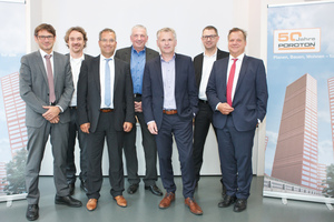  &gt;&gt;2 Wissenschaftlicher Beirat und Vorstand der Deutschen Poroton: Prof. Andreas Holm, Prof. Detleff Schermer, Prof. Klaus Peter Sedlbauer, Clemens Kuhlemann, Johannes Edmüller, Lorenz Bieringer und Prof. Carl-Alexander Graubner (v.l.n.r.) 