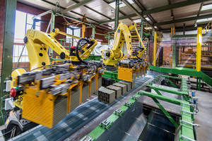  The loading robots pick up the green bricks 