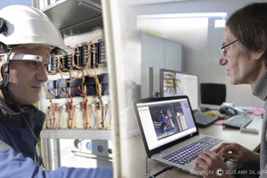  » Using Xpert Eye, an engineer supports an on-site technician working on a switch box  