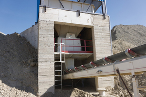  »1 The clay is first crushed in a 118 DT primary crusher and then stored in the open air 
