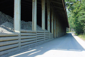  »8 Mixed bed system and clay storage facility of Norddeutsche Steinzeug-werke GmbH on the north-eastern flank of the Hils Basin in the Leine Uplands 