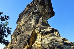  »5 Steil gestellte Quarzsandsteine der Oberkreide am Königstein/Harznordrand 