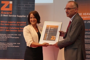  » Anett Fischer, Zi Brick and Tile Industry International, presents Klaus Schülein, Rehart Group, with third place in the Zi Award Best Service Supplier 2018 