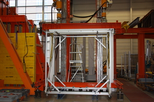  »9 Stahlbetonrahmen: Rahmen mit Hydraulikzylindern (links) und Airbags (rechts) 