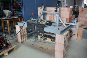  »6 Test set-up for determination of flexural strength, with fracture plane perpendicular to horizontal joint (fxk2) 