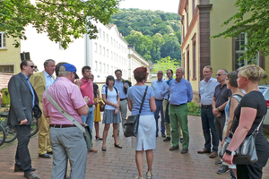  »5 Auf einem Architekturrundgang erfuhren die Teilnehmer viel über Heidelbergs Stadtgeschichte 