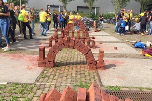  »1 KNB competition for students: Who can build the biggest arch with bricks? 