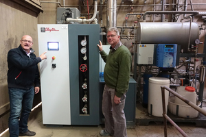  »2 Marco Zanni (right) and Stefan Wego standing in front of Janinhoff‘s new Clayton Steam Master CSM45 steam generator 