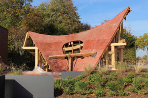 <div class="bildtext"><span class="bildnummer">»3</span> A clinker pavilion promoting a whole new type of construction was created in cooperation with Professor Peter Böhm und students from the Trier University of Applied Sciences</div> 