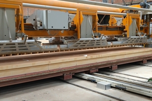  <div class="bildtext"><span class="textmarkierung">»1 </span>The kiln car cleaning machine lifts the setting equipment and vacuums the seals</div> 