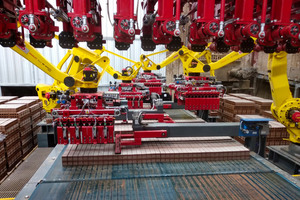  »3 Main marshalling belt with four robots and flat setting gripper 