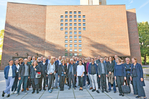  » Die viel bewunderte Church of the Cross von Alvar Aalto mit wunderbarem Licht im Innenraum und auf den beeindruckenden Ziegelwänden 