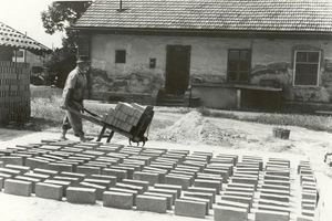  »5a+b It all began with handmade masonry bricks – today everything is produced in fully automatic plants 