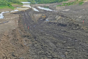  »8 Extraction of Lauenburg clay from the Elsterian glacial with a crawler-mounted excavator/Oldenburger Land 