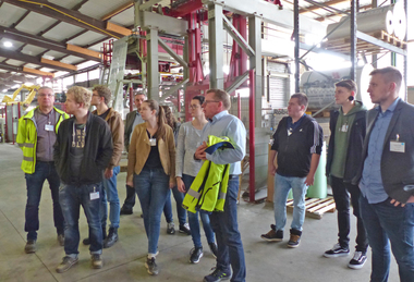  <div class="bildtext"><span class="bildnummer">»3 a, b and c</span> The tour was guided through the brick and brick slip plant in small groups</div> 