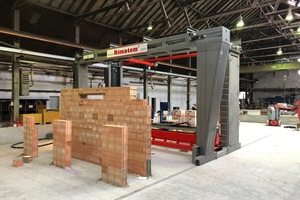  »4 The new semi-automatic plant for the production of brick elements from Lücking high-precision brick units 