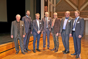  » Die diesjährigen Referenten und Gastgeber der Mauerwerkstage (v.l.n.r.): Prof. Dr.-ing. Dr. h.c. Gerhard Hausladen, Matthias Hörl, Prof. Dr.-Ing. Detleff Schermer, Dipl.-Ing. Hans R. Peters, Dipl.-Ing. Stefan Horschler, Prof. Jürgen Ulrich, Thomas Thater  