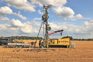  »1 Exploration of clinker clay: Auger drilling with a drilling rig on a caterpillar undercarriage, Lauenburg clay, soil classes 1to 4 in accordance with DIN 18300, drilling diameter 270 mm, final depths to 30 m (Lower Saxony) 