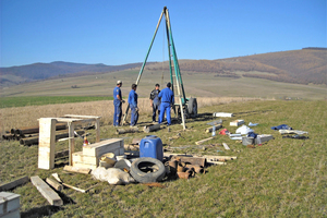  »2a Exploration of roofing tile clay: Dry drilling with auger bit, Transylvanian clay, soil classes 4 to 5 in accordance with DIN 18300, drilling diameter 240 mm, final depths to 20 m (Covasna/Romania) 