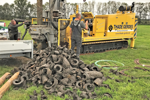  »4b Ausreichende Mengen an gestauchtem Bohrgut aus der Bohrschnecke: Lauenburger Ton, Bodenklasse 4 nach DIN 18300, Bohrdurchmesser 270 mm, Endteufen bis 30 m (Niedersachsen) 