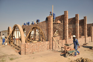  » The building work is executed by local craftsmen 