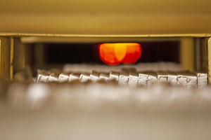  » Clay strips transported into a tunnel kiln for firing. Vandersanden is planning to fire these clay strips to brick slips in a roller kiln, sor that the energy consumption in the firing process is lowered by 80 percent. 