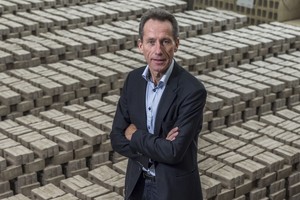  »Jean-Pierre Wuytack, CEO von Vandersanden, setzt auf Nachhaltigkeit in der Ziegelproduktion. Sein Credo: Mit Backsteinen die Energiewende im Baustoffsektor einläuten. 