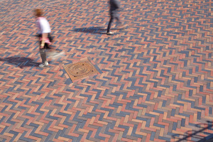  »Winner of the gold award in the “Open Space” category is the durable, high-quality and versatile Penter clay paver 