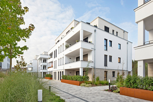  » Während die unteren Etagen Loggia ähnliche Balkone erhielten, verfügt das Penthaus über eine Dachterrasse  