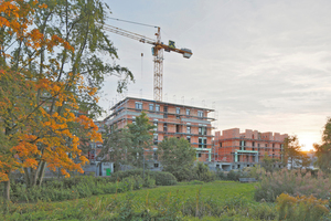  » Leben neben dem Stadtpark: Die 13 Gebäude wurden monolithisch mit dämmstoffgefüllten Ziegeln errichtet  