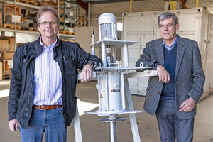  » Keratek Managing Director Christian Gäbelein (l.) and Dr Wolf Reschke, process engineer at Keratek, with a Turboblock-Fan 