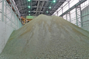  »6a Green raw kaolin before processing  