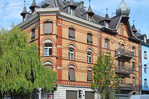  » Polychrome Sichtbacksteinfassaden in mehrheitlich ledergelbem Farbton in der Weinbergstrasse 103–105, erbaut 1896.  