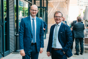  » Dr. Matthias Frederichs, Hauptgeschäftsführer BVZi (links) und Stefan Jungk, Präsident BVZi (rechts) auf der Jahresversammlung der Ziegler in Berlin. 