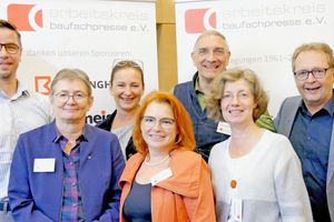  » The newly elected Board, front (from left): Elke Herbst, Maike Sutor-Fiedler, Claudia Büttner, Dieter Last. Back (from left): Markus Langenbach, Ulrike Trampe, Sven-Erik Tornow. 