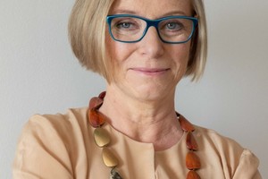  » Dipl.-Ing. M.Sc. Karina Breitwieser verfügt über dreißig Jahre Erfahrung im Projektmanagement in der Bauindustrie. Derzeit arbeitet sie an der TU Wien in einer Forschungspartnerschaft mit Wienerberger zum Thema Digitalisierung. Außerdem ist sie als Beraterin im Bereich Digitalisierung in der Bauindustrie tätig.                                linkedin.com/in/karina-breitwieser-a6359242/ 