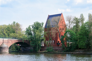  » Die Kunsthalle Portikus von Mäckler Architekten ist eine der Stationen auf der Steildach-Tour durch Frankfurt am Main. 