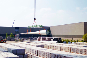  » Installation of the rotor blade at the production site in Lanklaar, Belgium 