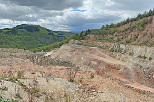  »3 Tectonically overthrust Taunus quartzite at Henau Quarry  