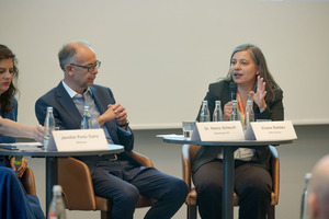  <div class="bildtext"><span class="bildnummer">» </span>Dr Heimo Scheuch, CEO of Wienerberger AG, and Viviane Raddatz, Head of Climate and Energy, WWF Germany, debate the best way to decarbonise the brick industry</div> 