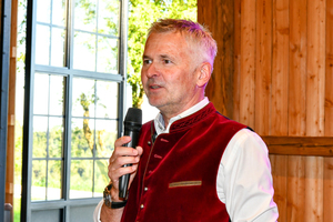  » Johannes Edmüller, Präsident des Bayerischen Ziegelindustrie-Verbands (BZV), sieht in der neuen Bayerischen Förderrichtlinie Holz eine wettbewerbsverzerrende staatliche Einmischung in den freien Wettbewerb der Baustoffe 