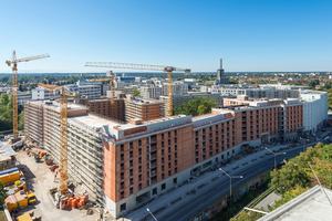  » Ein typisches Beispiel für Wohnhauskonstruktion mit Ziegeltragewerk in Bayern. Zehn Häuser reihten die Architekten von Baumschlager Hutters Partner in einer Blockrandbebauung im Münchner Wohnquartier „Am Südpark“ aneinander. Insgesamt entstanden 389 bezahlbare Mietwohnungen, ausgeführt in monolithischer, hochwärmedämmender Ziegelbauweise 