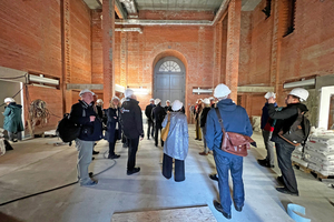  » Die Rekonstruktion der 1945 beschädigten und 1968 gesprengten Garnisonkirche in Potsdam soll das historische Erscheinungsbild mit einer zeitgemäßen technischen Ausstattung verbinden. Für den ersten Bauabschnitt des höchsten Ziegelgebäudes Europas seit 150 Jahren wurden 2,8 Millionen Ziegelsteine vermauert  