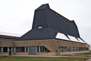  » Expressive roof, brick as a design element and large glass windows: The hat factory in Luckenwalde shows Mendelsohn’s joy in experimenting with materials 