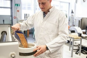  » Figure 3: In the laboratory for heavy ceramics 