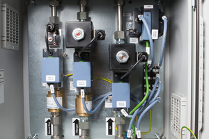  » Figure 4: Compact gas control cabinet. The stand-alone systems can have their own logic, so that adaptation to changed processes is possible without additional intervention in the oven control system 