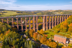  » On the top floor, 29 arches are lined up. Originally, 30 arches were planned 