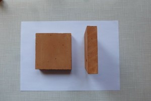  » Fig 5: Fired and plane-parallel ground brick plates for the determination of, for instance, the body thermal conductivity. 
